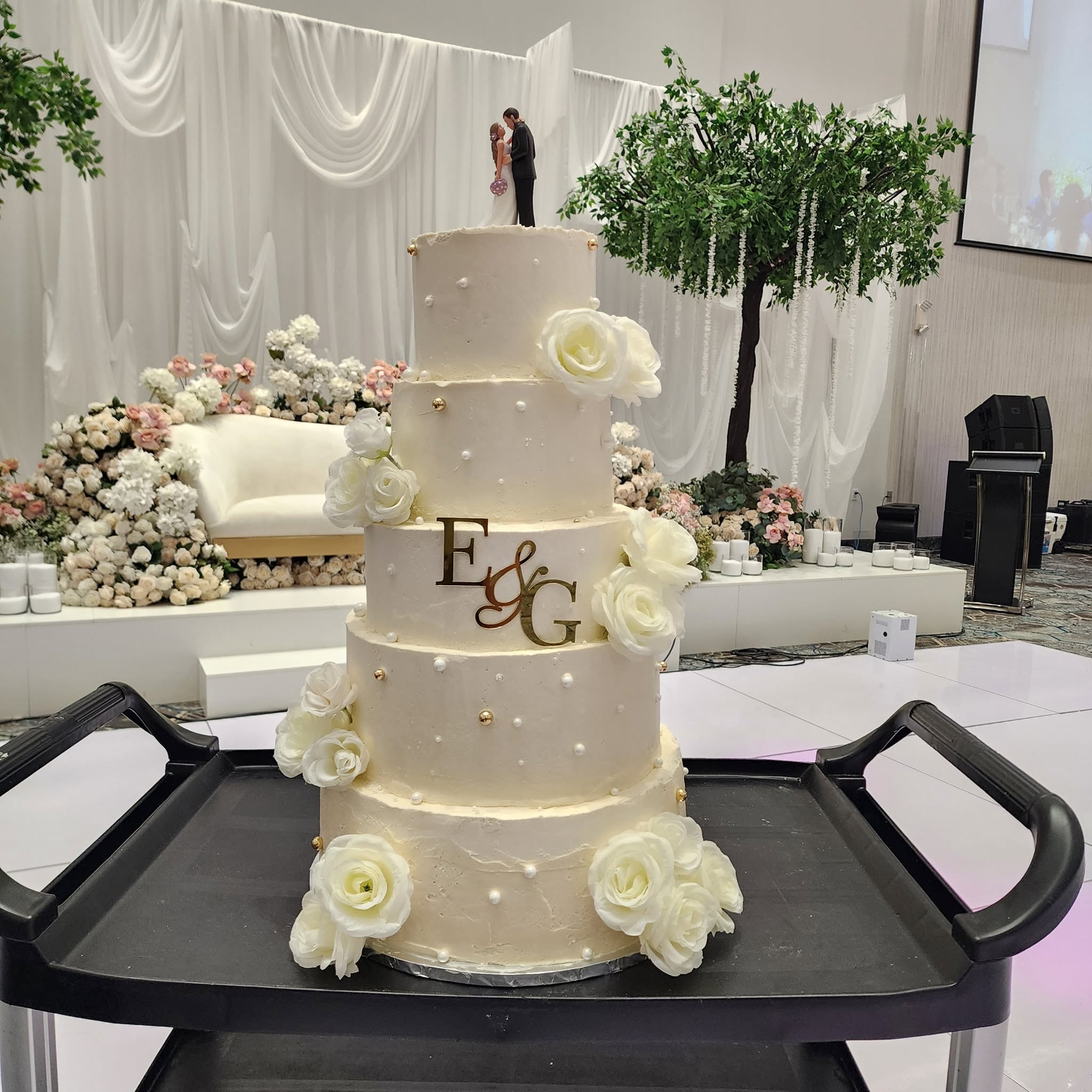 Decorated wedding cake by Tacouri Cuisine